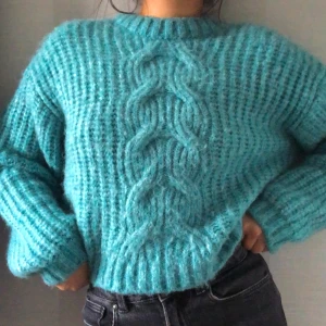 Stickad tröja - Fin tröja köpt från bikbok, använd fåtal gånger. 