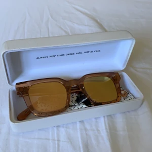 Chimibrillor - Säljer mina i princip oanvända chimibrillor då dem används för lite. Inga repor eller liknande, helt i toppskick! Kvitto finns. Budgivning till tisdag om inte vid snabb affär! Köparen står för frakt!🧡