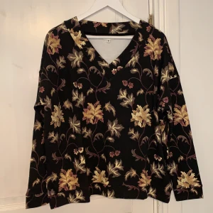 Tröja från lager  - Helt ny, aldrig använd. Från lager 157