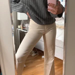 Kostymbyxor - Beiga kostymbyxor i bra skick💜 supersnygga till sommaren 