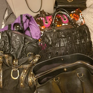 H&M, Micheal kors kopia, Messai - Fina väskor i nyskick, använd 2 gång. Nypris fr.fr.150kr - 500kr. Stora och små.