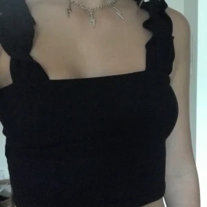 Linne - Super skönt och fint linne från Zara. Jag använder mig av ”skicka lätt” så frakten blir 63kr, frakten är spårbar!!🌼🌼