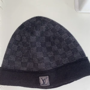 Louis Vuitton Mössa - Nypris 2200kr Kvitto finns