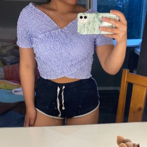 Toppar - 60kr/st finns i två färger. Frakt 42kr