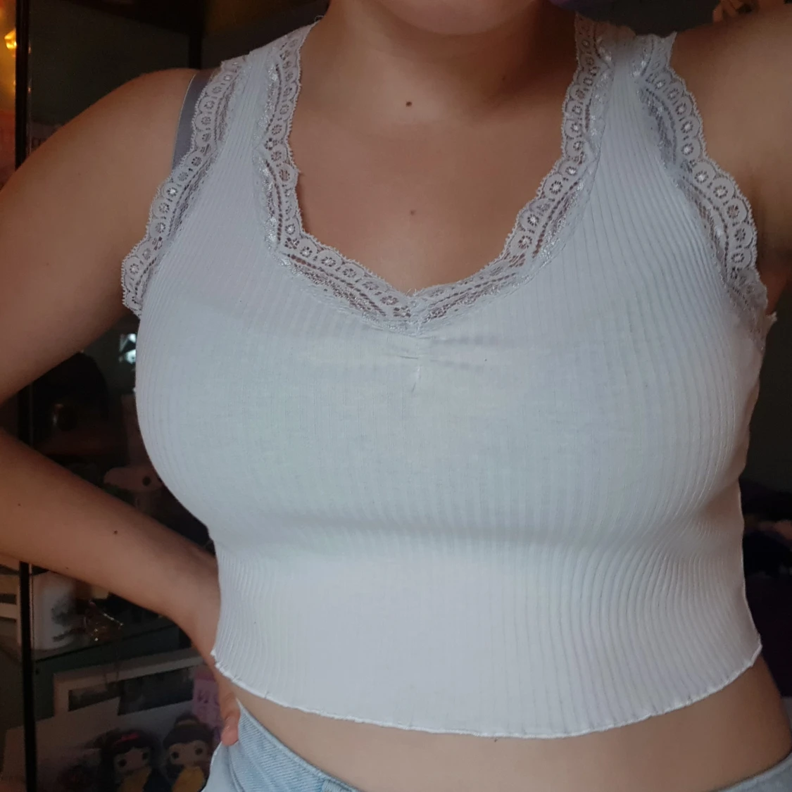 Fin Topp med Spets Dekorationer