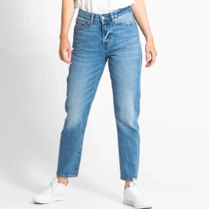 Mom jeans - Säljer ett par momjeans i storlek XXS aldrig använda lapp kvar! Frakt tillkommer :)