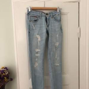 Superfina jeans from Tommy hilfiger, nästan inte använda! Skriv om ni vill ha fler bilder💓 Storleken är 25/30 (30 är längden) frakt tillkommer