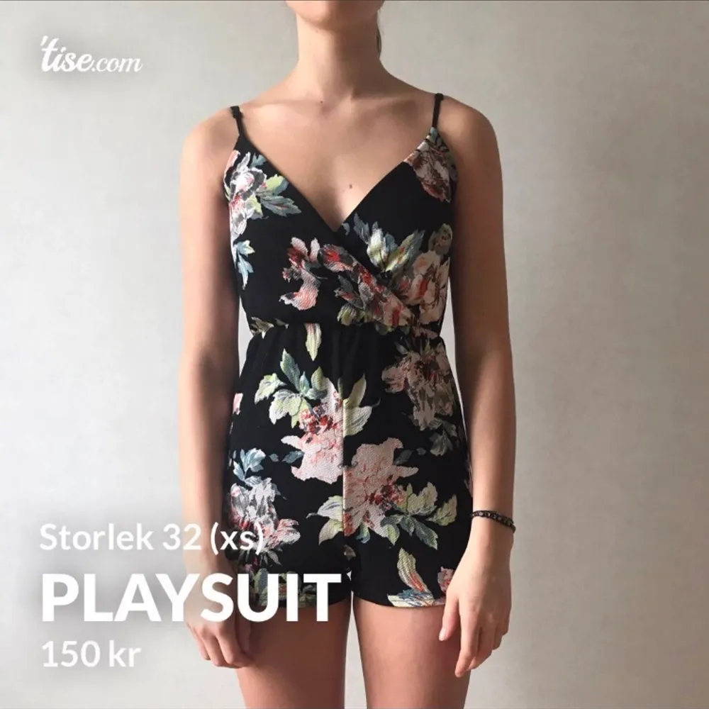 Väldigt fin playsuit från boohoo. Endast trstad då en är lite liten på mig.. Klänningar.