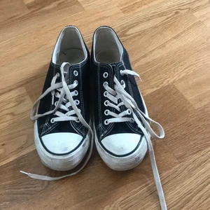 Converse kopior - Skor från New Yorker. Strl 40. Kan skicka, köpare står för frakt.