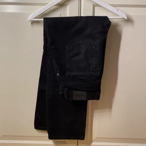 Jeans weekday - Sparsamt använda jeans ifrån weekday! Modellen voyage,rak passform. skriv för mer bilder/info