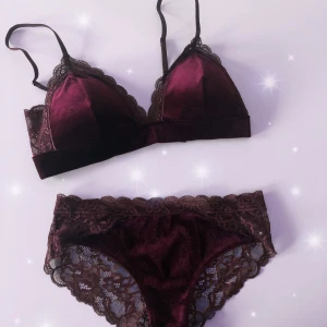 Sammet set - Suuuperfint matchande set i vinröd sammet. Inte använt men tvättas såklart innan köp ändå. Nypris 300kr tsm. 🍒 BUD OM FLERA ÄR INTRESSERDE!