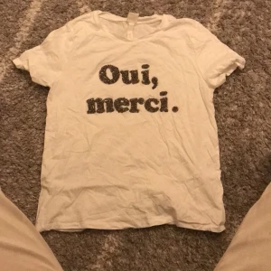 H&m - En ouzo,Marco. Tröja jag aldrig använder men super fiiiin🤍🤍