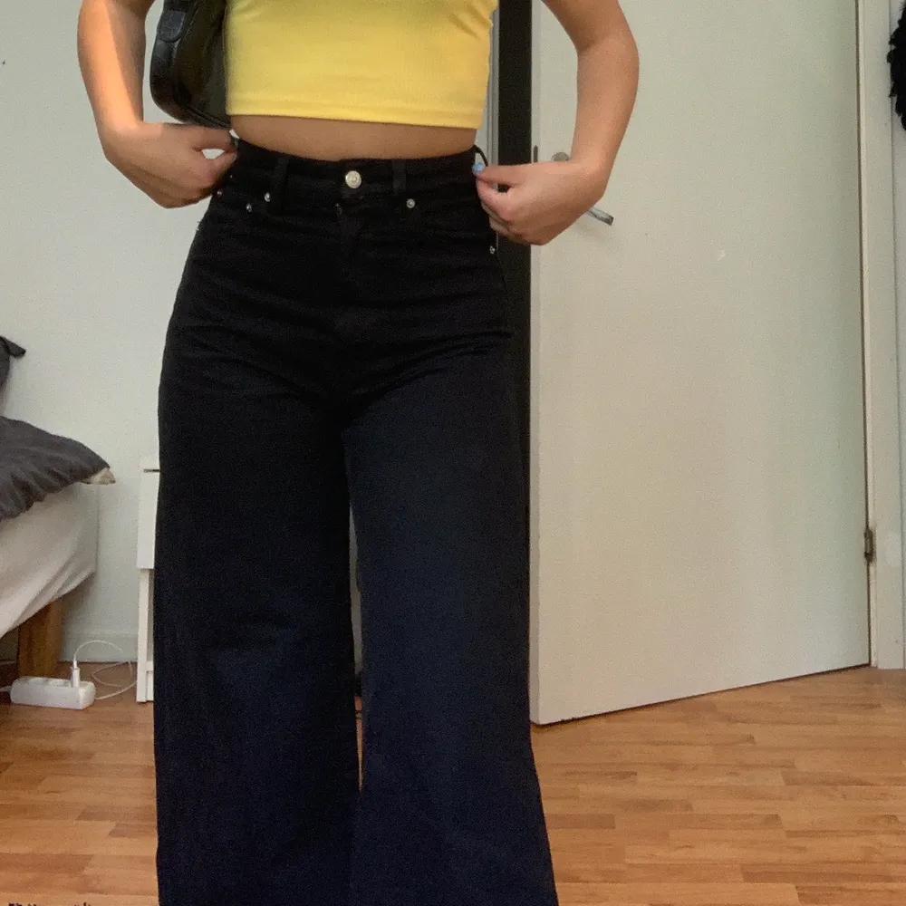  Jeans från gina,  i strl 32. Jag är 165cm🌟. Jeans & Byxor.