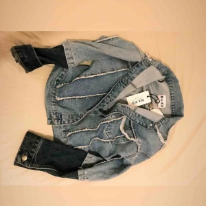  - En helt ny jeansjacka från NA-KD. Bara 1 vecka gammal