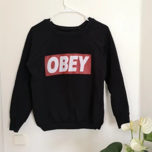  - Äkta! Tyvärr för liten för mig... 40kr frakt tillkommer🌹