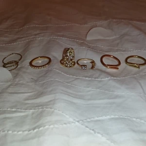  - Ringar från olika märken (alla säljs tillsammans) 9kr frakt betalning via swish 