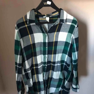  - Väldigt fin och använd endast 2 gånger, som ny 