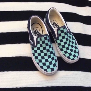  - Rutiga Vans i nyskick. Turkos/vit/svart