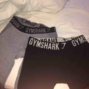 Gymshark tight i storlek S, dem grå är aldrig använda och dem svarta är använda två gånger! Säljer pga fel storlek