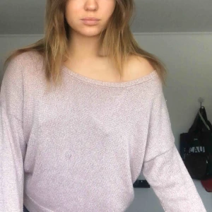  - Glitterig ljusrosa/beage tröja från H&M