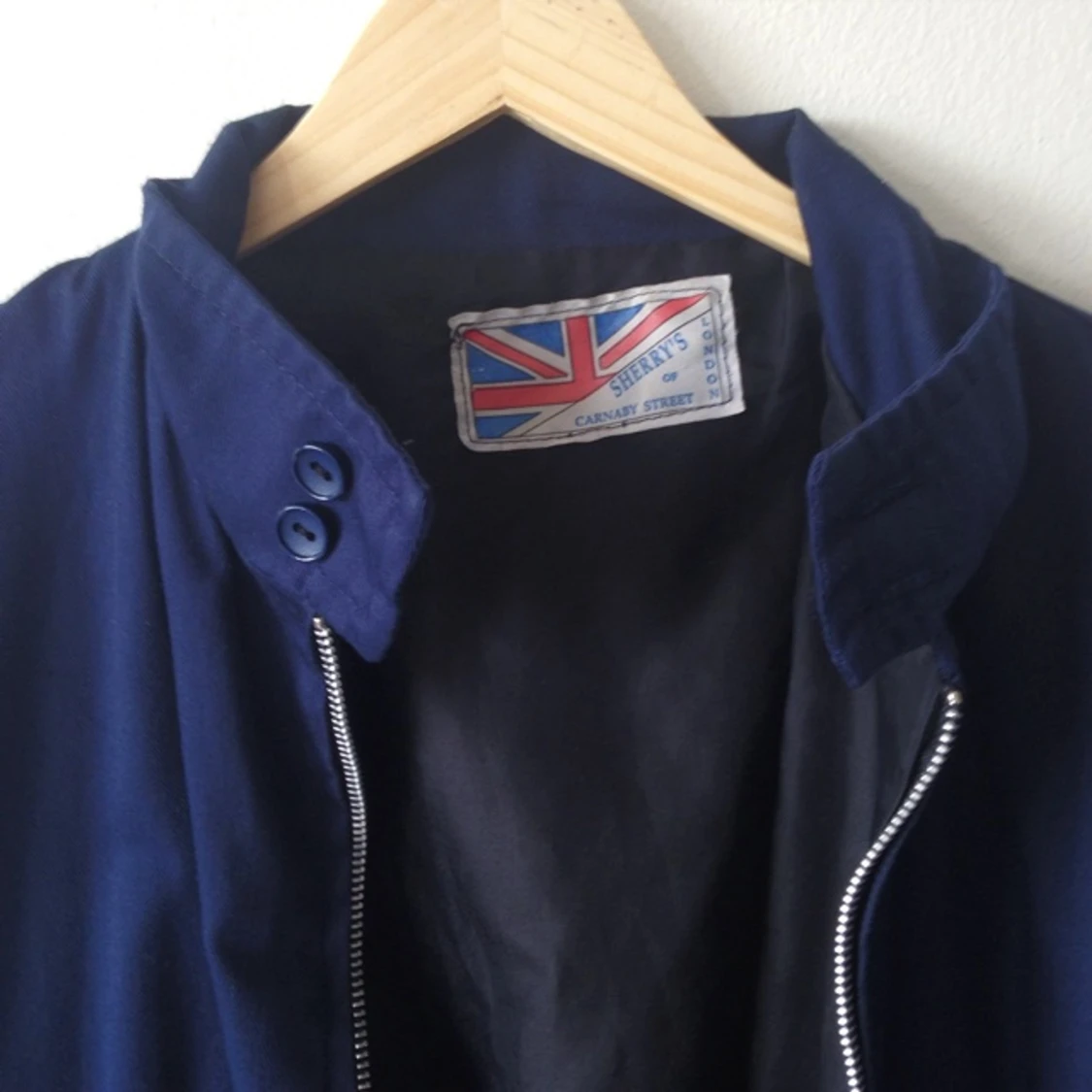 Bombarjacka från London köpt av Kakan för Musikhjälpen. Fint skick, pytteliten fläck. - 1399980258