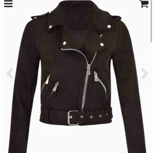  - HELT ny jacka från dennismaglic, prislappen sitter kvar. Nypris på denna 899:- Dma för fler bilder!