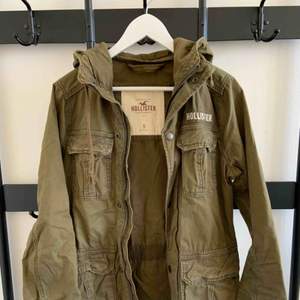 Twill Utility Jacket Brand: Hollister Size: S Colour: Green