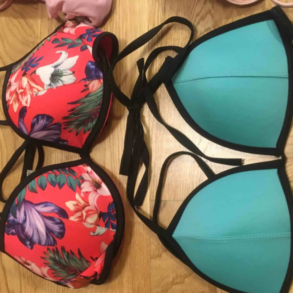 Här är en perfect samling med bikini toppar nu till sommaren!💍☀️Säljer 1 topp för 30 men alla för 100kr🤩Om några frågor, avvakta inte med att fråga. Köparen står för frakt och jag tar swish🌿🌸. Toppar.