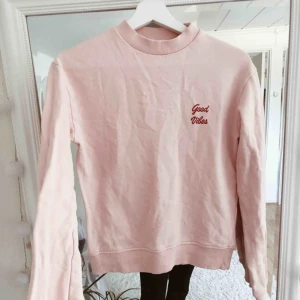  - Superfin och skön ljusrosa tröja ifrån NAKD, den är i nyskick eftersom jag bara har använt den högst 2 gånger,