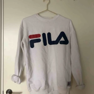  - Vit tröja från Fila! 💙💫 köparen står för frakten!