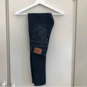 Levis jeans - Jean från levis storlek 24