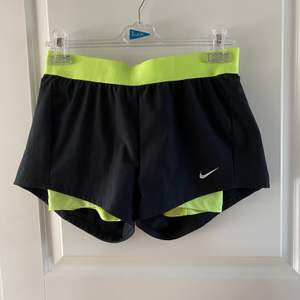 Nike shorts i stretchigt tyg. Underbyxa i.