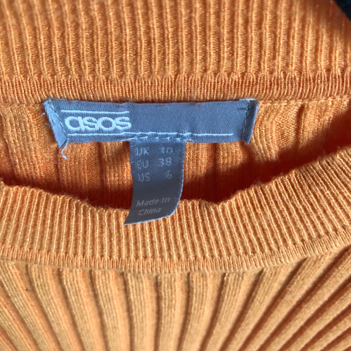 Ribbad orange topp - 91