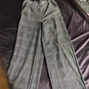 Vida byxor från Gina Tricot  - Storlek S 