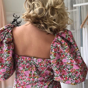 Finaste klänningen som finns  - Min midsommarklänning som jag alltså endast använt en gång. Vill ej göra mig av med denna men men. Riktigt skön och väldigt bra kvalité. Fortfarande som ny. 