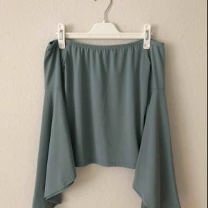  - Blå topp från GinaTricot