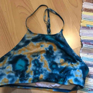  - Supersnygg & cool bikinitopp från urban Outfitters!! Köparen står för frakt 