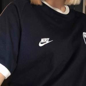Snygg oversized t-shirt från Nike köpt på beyond retro