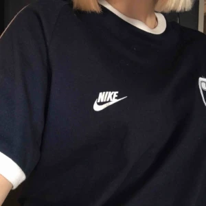  - Snygg oversized t-shirt från Nike köpt på beyond retro