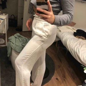  - Säljer dessa populära byxor ifrån Bikbok. Jag har endast testat de och prislappen är kvar, nypris 300kr. Lite genomskinliga men går att lösa. Säljer pga hsde behövt en mindre storlek