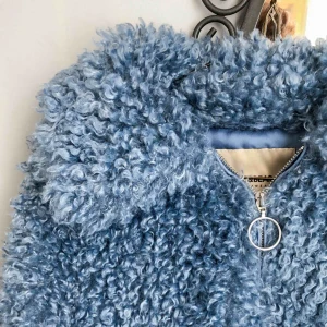  - Säljer denna supergosiga jacka, nyskick! Endast använd 1 gång. Säljer för 300 kr, 329 kr inkl. frakt! 