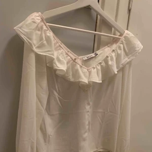  - Jättefin blus från na-kd. Köparen står för frakt :) 