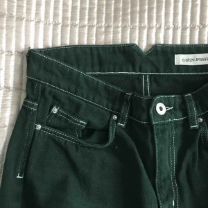 carin wester byxor - mörkgröna byxor från carin wester🌵 orginalpris: 499 kr. säljer då de har blivit alldeles för små! hör av er om ytligare storleksbeskrivningar. möts upp i stan eller köparen står för frakten