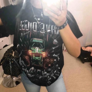  - Cool t shirt med tryck, oversize, har själv xs egentligen⚡️