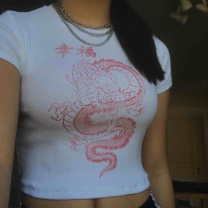  - Topp från Bershka i strl S. Säljs pga att jag har 2, helt oanvänd med prislapp kvar. Köparen står för frakten💜