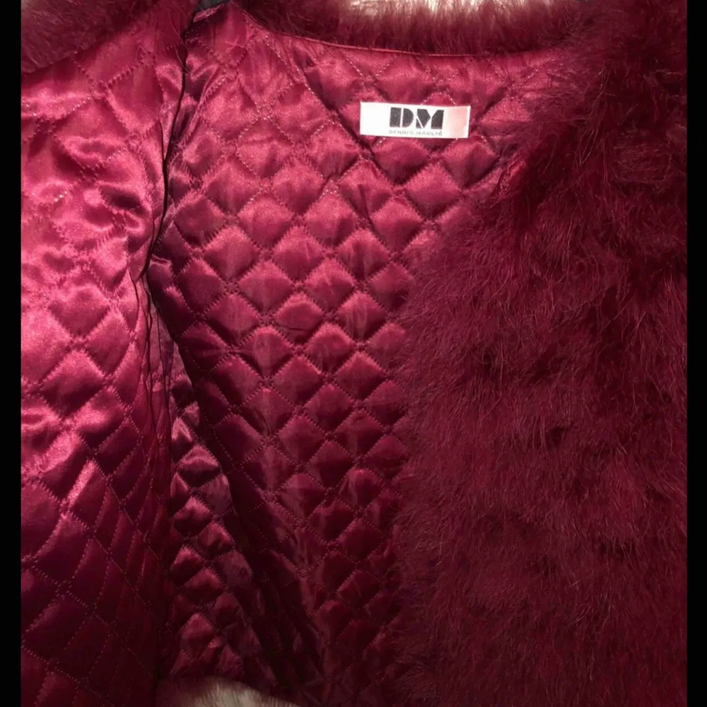 Säljer min fina dream jacket från Dennis Maglic. Den är i bra skick och endast använd 2 gånger. Säljer pga att det inte är min stil längre. Nypris: 1399kr. Jackor.