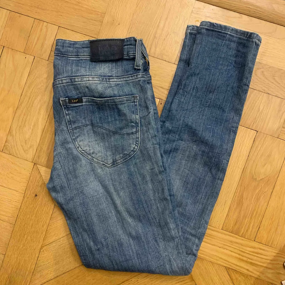 W27 L31 •Lee-jeans •normal fit •slim ben. Jeans & Byxor.