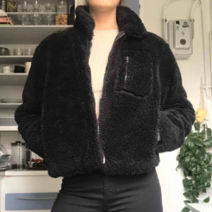  - Kort teddy jacka 