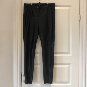 Skinnbyxor från esprit - Säljs då dem är för stora för mig i midjan, storlek 38, 450kr