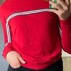 En röd tröja där de står Orginal - O fint sick 
